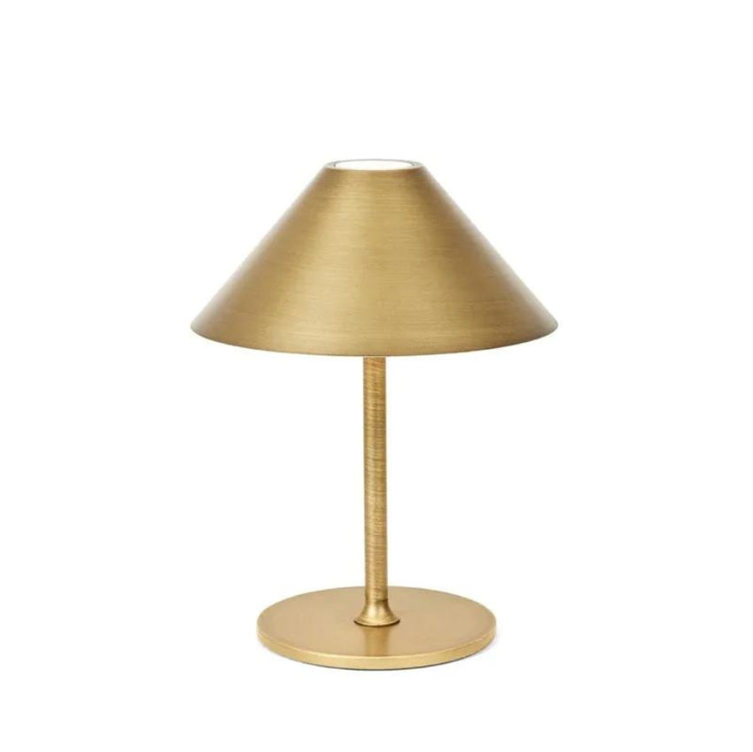 Comfy opladelig bordlampe fra Halo Design i antik messing
