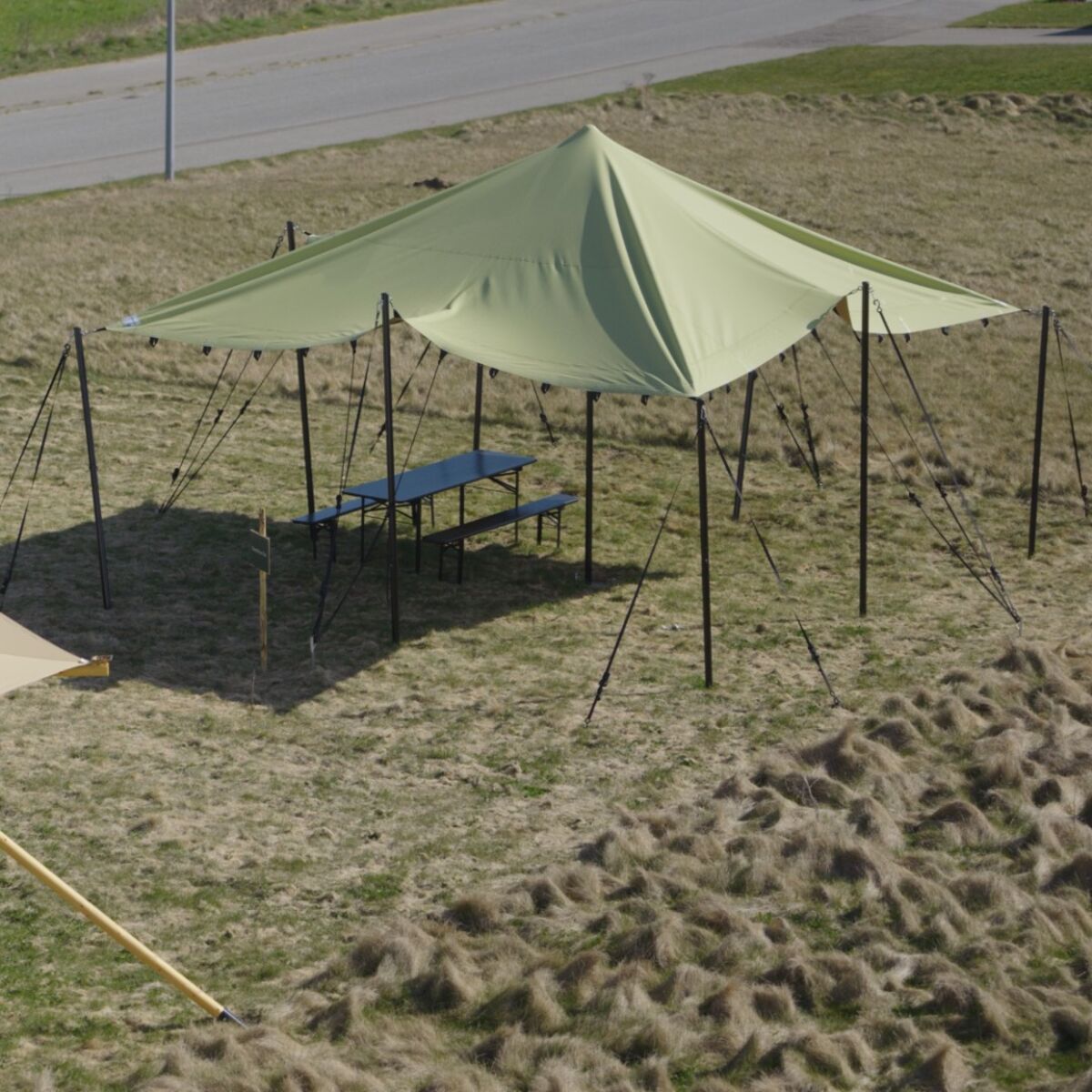 Komplet stretch tent i sandfarve, 6 x 6 meter, som overdækning