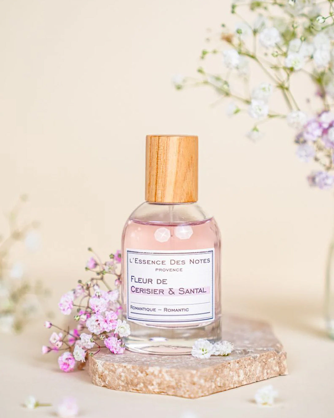 Cherry Blossom & Sandalwood Eau de Parfum fra Lessence des notes