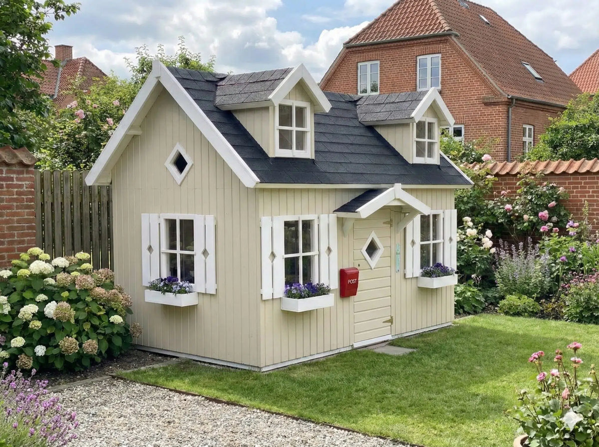 Legehuset Lille Alberte med kviste og hems, 5,4 m², fra Sølund Huse