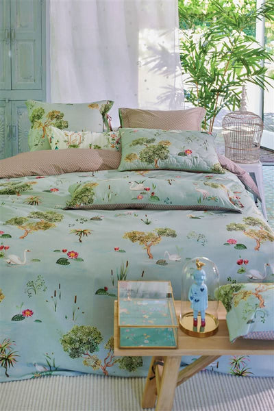 Se Pip Studio Little Swan på udsalg -140 x 220 + 60 x 63! Billigt tilbud, hurtig levering (1-2 hverdage) og billig fragt. Over 1334 design mærker på udsalg.