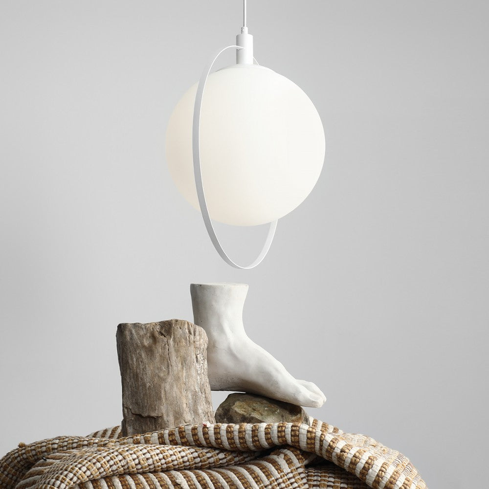 Se Magic - Loftlampe i hvidt metal og hvidt glas ❤ Kæmpe udvalg i 3-nordic - Køb online på udsalg og tilbud lige nu ❤ Meget billig fragt og hurtig levering - Varenummer: 3-nordic-3245 og barcode / Ean: på lager - Udsalg på Lamper - Loftlamper - pendler - Pendler med 1 skærm Store besparelser – op til 67% - Et af Danmarks største udvalg – 2.739+ brands