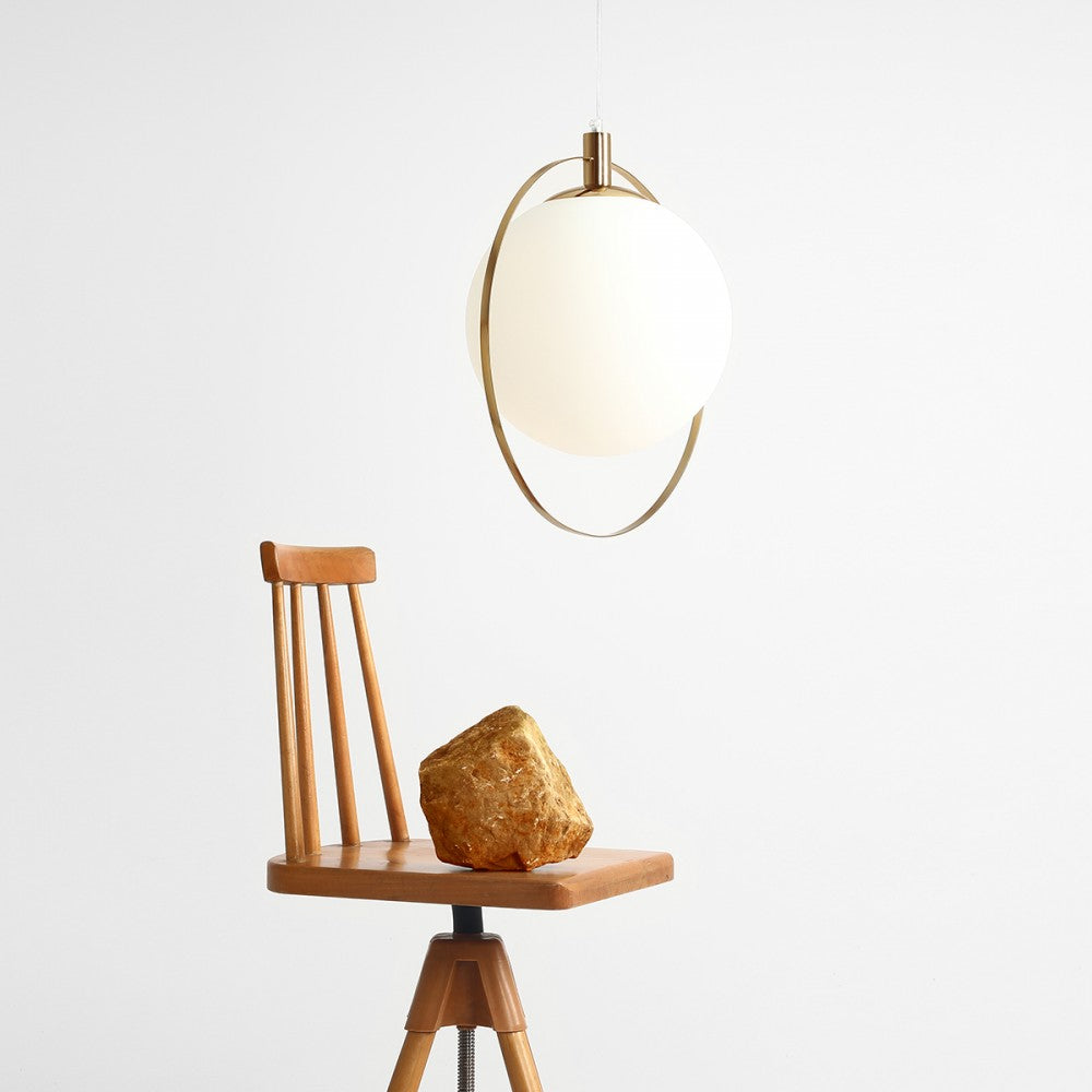 Se Magic - Loftlampe i guldfarvet metal og hvidt glas ❤ Kæmpe udvalg i 3-nordic - Køb online på udsalg og tilbud lige nu ❤ Super billig fragt og lynhurtig levering - Varenummer: 3-nordic-3248 og barcode / Ean: på lager - Udsalg på Lamper - Loftlamper - pendler - Pendler med 1 skærm Op til 63% rabat - Find tilbud fra over 2.739 mærker