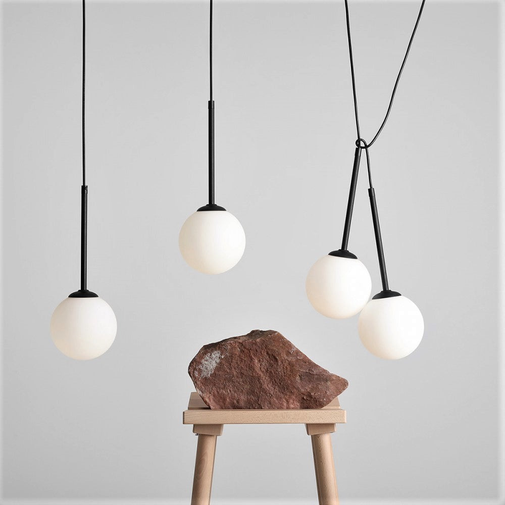 Se Stick - Loftlampe i sort metal og glas, fire ø 14 cm. kupler ❤ Kæmpe udvalg i 3-nordic - Køb online på udsalg og tilbud lige nu ❤ Hurtig levering til lave fragtpriser - Varenummer: 3-nordic-3327 og barcode / Ean: på lager - Udsalg på Lamper - Loftlamper - pendler - Langbordspendler Op til 63% rabat - Over 1.329 brands på online udsalg