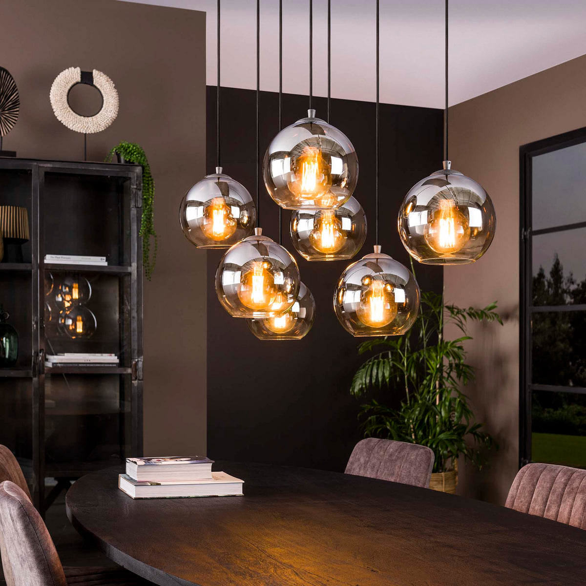 Se Sphere - Loftlampe med syv lampeskærme i røgfarvet glas Levering med pære(r) ❤ Kæmpe udvalg i 3-nordic - Køb online på udsalg og tilbud lige nu ❤ Billig fragt • Hurtig levering - Varenummer: 3-nordic-3375-5476 og barcode / Ean: på lager - Udsalg på Lamper - Loftlamper - pendler - Langbordspendler Få op til 63% i rabat - Shop populære mærker fra over 2.739 brands