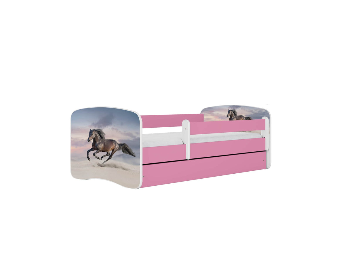 Se KOCOT KIDS Seng babydreams pink galopperende hest uden skuffe med madras 140/70 ❤ Kæmpe udvalg i Kocot Kids - Køb online på udsalg og tilbud lige nu ❤ Billig fragt og hurtig levering - Varenummer: Boboonline-111878 og barcode / Ean: 5903282073265 på lager - Udsalg på Børn,Børnemøbler,Børnesenge,Juniorsenge,
Børn,
Børnemøbler,
Børnesenge,
Pigesenge,
Bø Spar stort – op til 59% - Eksklusivt udsalg på over 2.739 brands