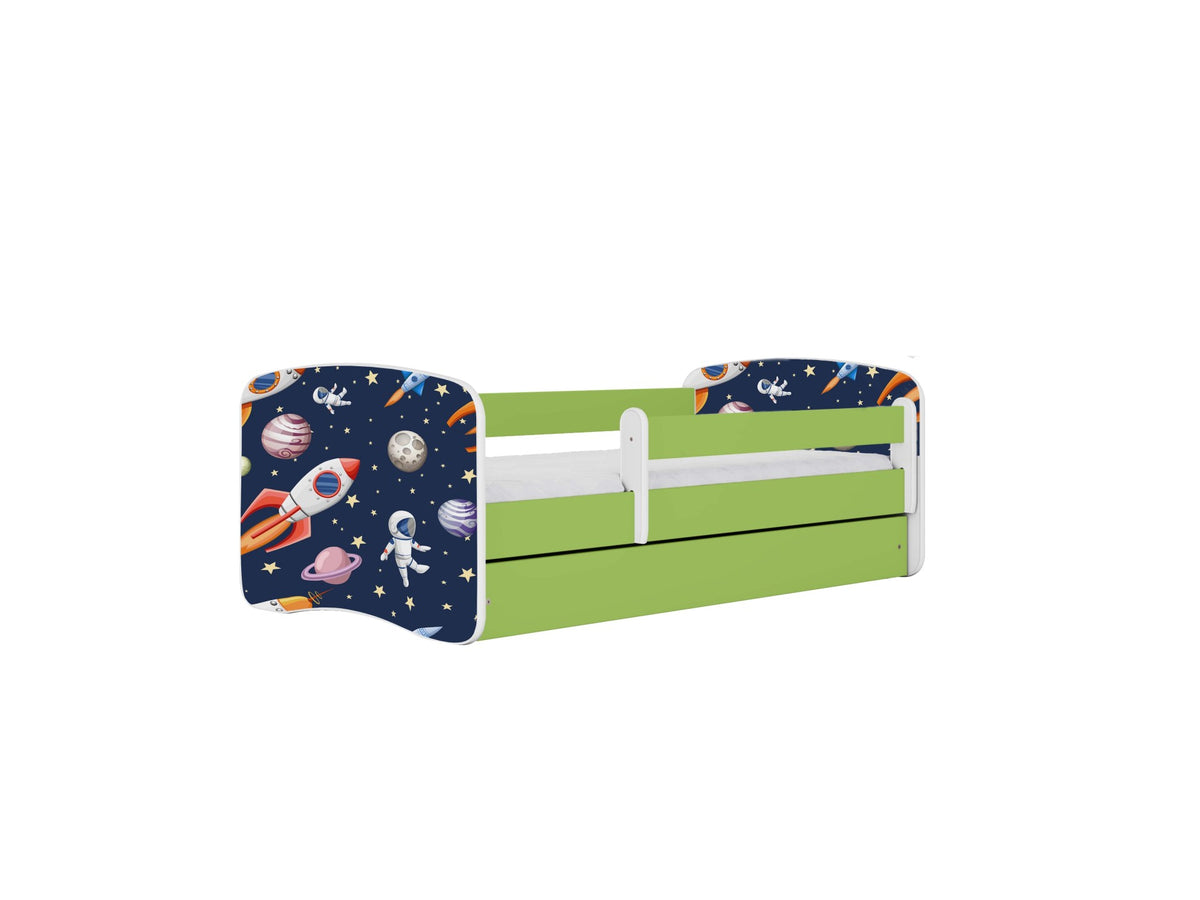 Se KOCOT KIDS Seng babydreams green cosmos med skuffe og madras 160/80 ❤ Kæmpe udvalg i Kocot Kids - Køb online på udsalg og tilbud lige nu ❤ Meget billig fragt og hurtig levering: 1 - 2 hverdage - Varenummer: Boboonline-112271 og barcode / Ean: 5903282078932 på lager - Udsalg på Børn,Børnemøbler,Børnesenge,Juniorsenge,
Børn,
Børnemøbler,
Børnesenge,
Børnesenge med skuffer, Spar op til 51% - Over 785 kendte brands på udsalg