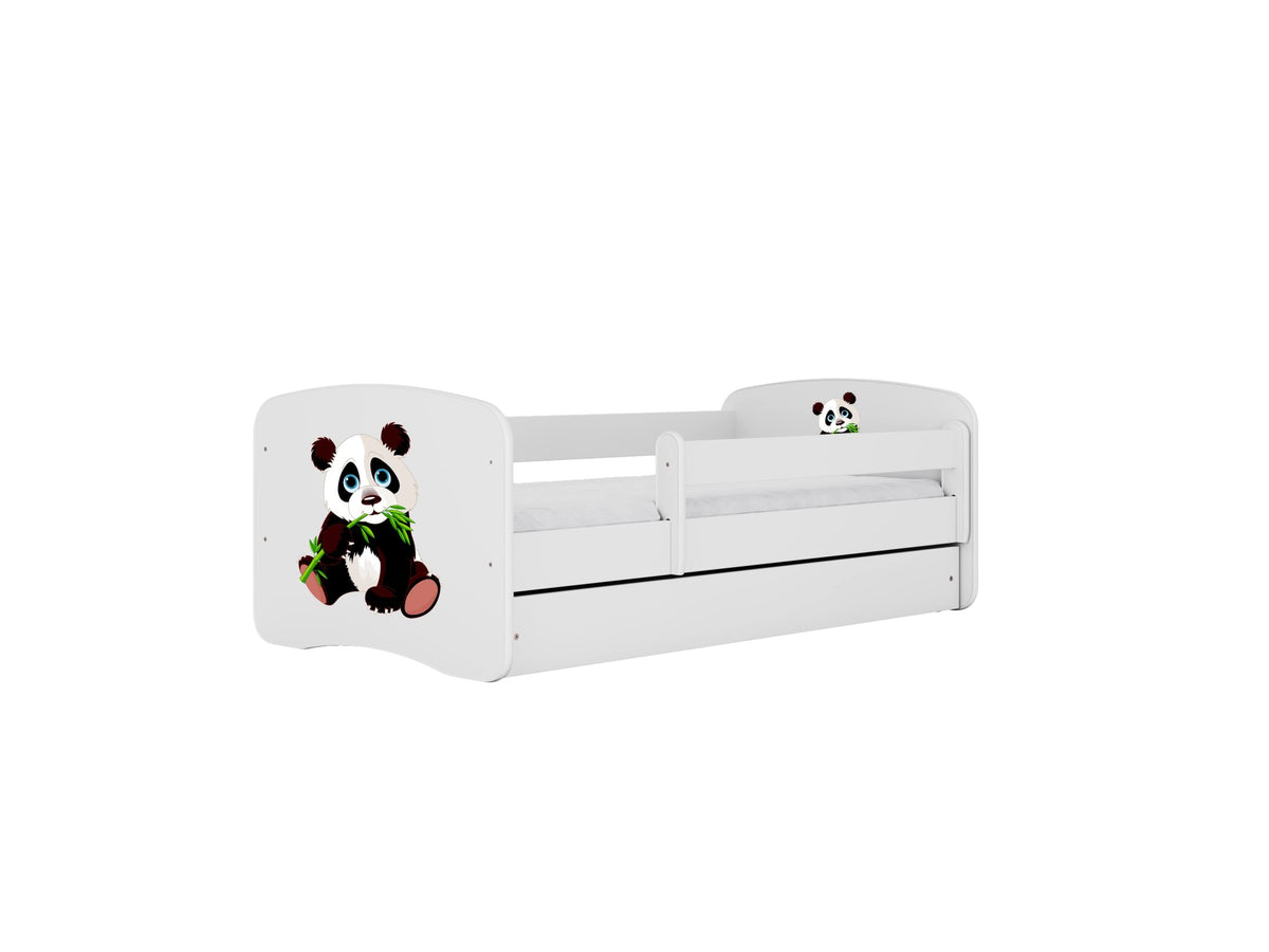 Se KOCOT KIDS Seng babydreams hvid panda 2 uden skuffe med madras 140/70 ❤ Kæmpe udvalg i Kocot Kids - Køb online på udsalg og tilbud lige nu ❤ Billig fragt og hurtig levering - Varenummer: Boboonline-112034 og barcode / Ean: 5903282065109 på lager - Udsalg på Børn,Børnemøbler,Børnesenge,Juniorsenge,
Børn,
Børnemøbler,
Børnesenge,
Senge til drenge, Spar helt op til 79% - Kæmpe udsalg på over 739 brands