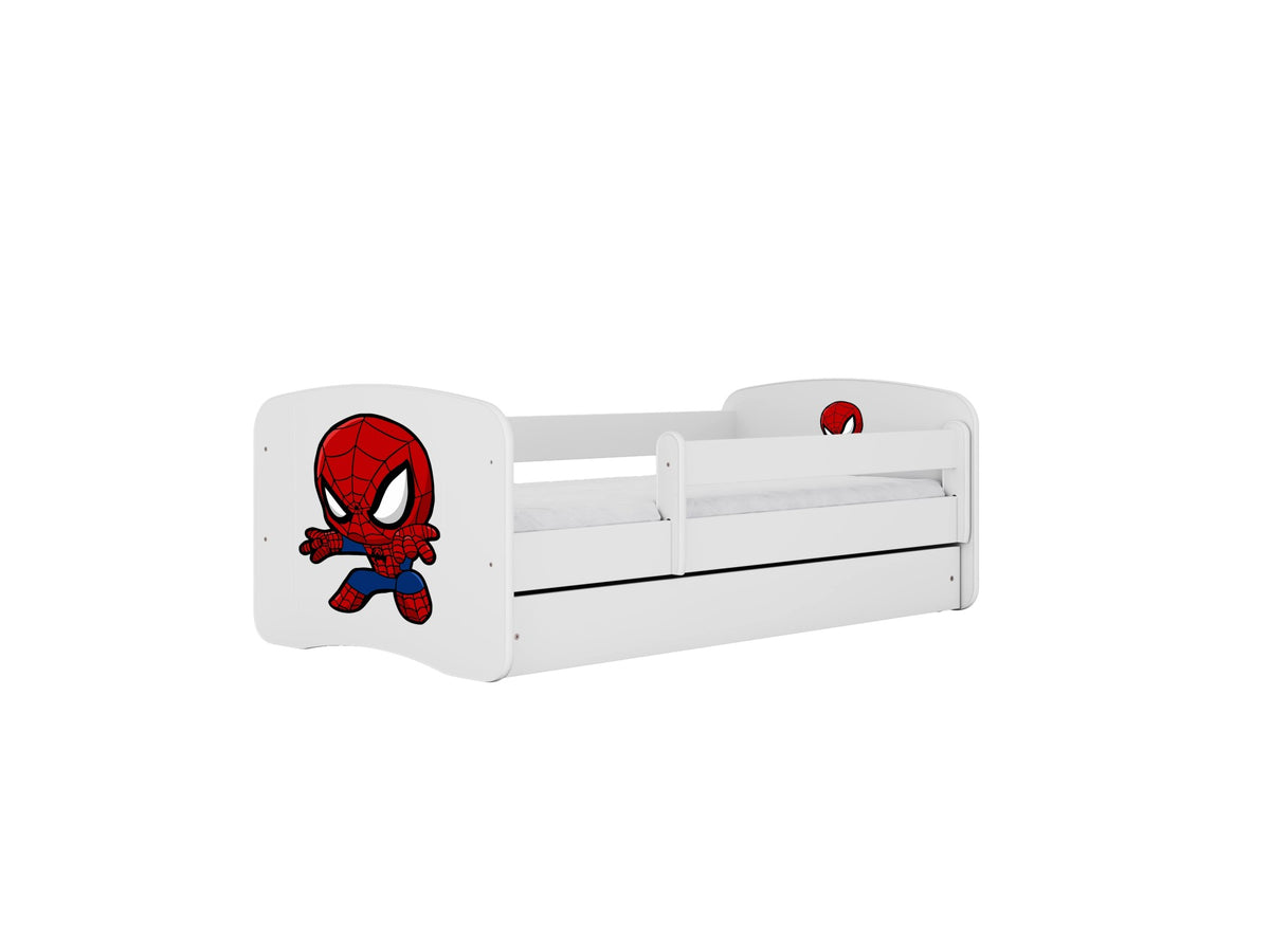 Kocot Kids Babydreams hvid juniorseng med Spiderman-motiv, skuffe og madras