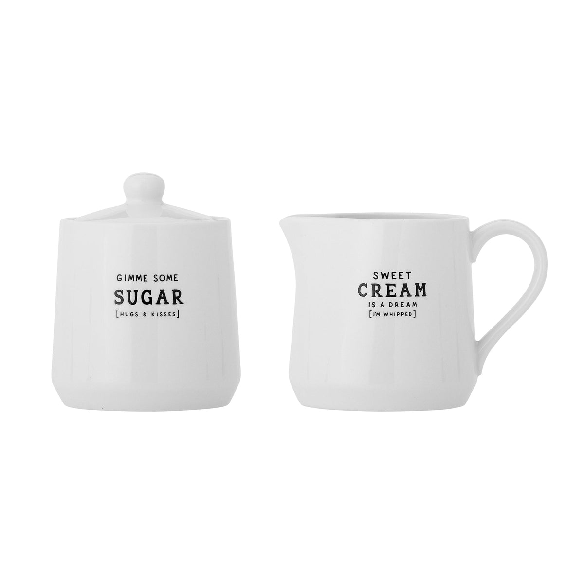 Creative Collection Wendy flødekande og sukkerskål i hvidt stentøj med sorte citater