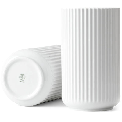 Se Lyngby Porcelæn Lyngbyvasen 25 cm., porcelæn - hvid ✔ Stort online udvalg i Lyngby Porcelæn ✔ Hurtig levering: 1 - 2 Hverdage samt billig fragt - Varenummer: KTO-200785 og barcode / Ean: '5711507210018 på lager - Udsalg på Vase Spar op til 52% - Over 1334 design brands på udsalg