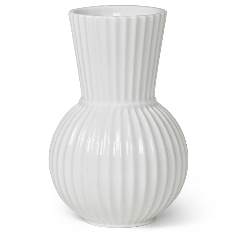Se Lyngby Porcelæn Tura vase, 18 cm, hvid ✔ Kæmpe udvalg i Lyngby Porcelæn ✔ Meget billig fragt og hurtig levering: 1 - 2 hverdage - Varenummer: KTO-201555 og barcode / Ean: &