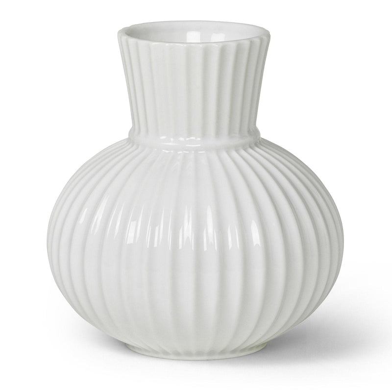 Se Lyngby Porcelæn Tura vase, 14,5 cm, hvid ✔ Kæmpe udvalg i Lyngby Porcelæn ✔ Meget billig fragt og hurtig levering: 1 - 2 hverdage - Varenummer: KTO-201556 og barcode / Ean: &