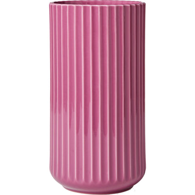 Se Lyngby Porcelæn Lyngby vase 20,5 cm, lilla ✔ Kæmpe udvalg i Lyngby Porcelæn ✔ Meget billig fragt og hurtig levering: 1 - 2 hverdage - Varenummer: KTO-200734 og barcode / Ean: '5711507007342 på lager - Udsalg på Vase Spar op til 53% - Over 1124 kendte brands på udsalg