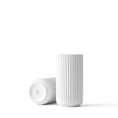 Se Lyngby Porcelæn - Lyngbyvase H20,5 hvid porcelæn ✔ Kæmpe udvalg i Lyngby Porcelæn ✔ Hurtig levering: 1 - 2 Hverdage samt billig fragt - Varenummer: RKTK-LYP200783 og barcode / Ean: '5711507210025 på lager - Udsalg på Spar op til 56% - Over 1354 design mærker på udsalg