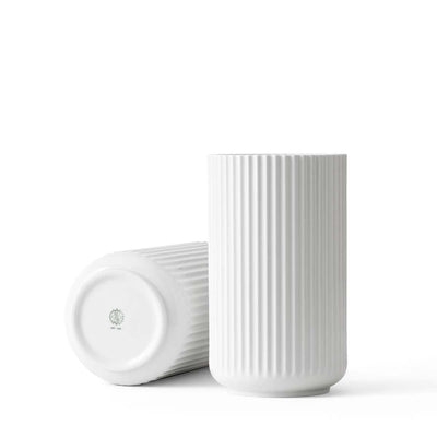 Se Lyngby Porcelæn - Lyngbyvase H25 hvid porcelæn ✔ Kæmpe udvalg i Lyngby Porcelæn ✔ Hurtig levering: 1 - 2 Hverdage samt billig fragt - Varenummer: RKTK-LYP200785 og barcode / Ean: '5711507210018 på lager - Udsalg på Spar op til 55% - Over 1354 design mærker på udsalg