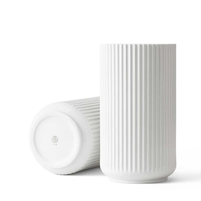 Se Lyngby Porcelæn - Lyngbyvase H31 hvid porcelæn ✔ Kæmpe udvalg i Lyngby Porcelæn ✔ Hurtig levering: 1 - 2 Hverdage samt billig fragt - Varenummer: RKTK-LYP200792 og barcode / Ean: '5711507210049 på lager - Udsalg på Spar op til 54% - Over 1354 design mærker på udsalg