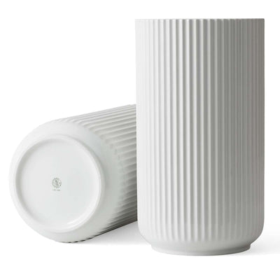 Se Lyngby Porcelæn - Lyngbyvase H38 hvid porcelæn ✔ Kæmpe udvalg i Lyngby Porcelæn ✔ Hurtig levering: 1 - 2 Hverdage samt billig fragt - Varenummer: RKTK-LYP200794 og barcode / Ean: '5711507210056 på lager - Udsalg på Spar op til 67% - Over 1354 design mærker på udsalg