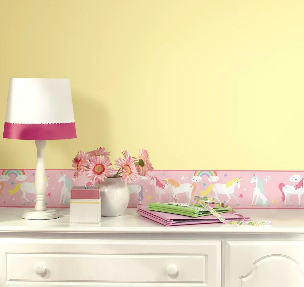 Se Magiske Enhjørninger / Magical Unicorn Border Wallsticker 22,86 x 457.2 cm ✔ Kæmpe udvalg i Roommates - Køb online på udsalg og tilbud lige nu ✔ Hurtig levering til lave fragtpriser - Varenummer: MMAction-216162 og 34878454221 på lager - Udsalg på Wallstickers til børneværelset Spar stort – op til 53% - Over 2.739 kendte mærker på stort udsalg