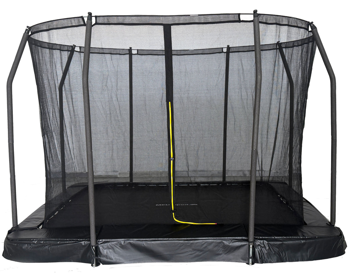 Se MCU-Sport NedGravet / Inground Trampolin 305 x 213 cm + Sikkerhedsnet ✔ Kæmpe udvalg i MCU-Sport - Køb online på udsalg og tilbud lige nu ✔ Lav fragtpris og hurtig levering - Varenummer: MMAction-137922 og 5712548137913 på lager - Udsalg på Have Trampoliner Få op til 69% i rabat - Find over 1.798 mærker på udsalg