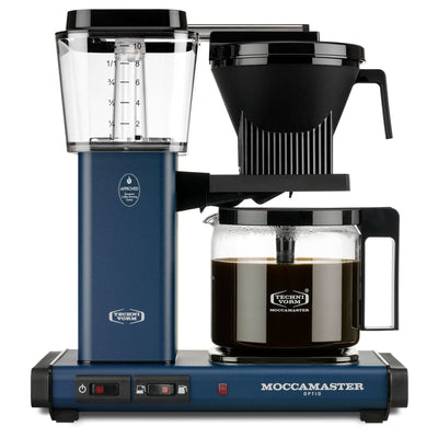 Se Moccamaster Optio kaffemaskine 1,25 liter, midnight blue ✔ Kæmpe udvalg i Moccamaster ✔ Hurtig levering: 1 - 2 Hverdage samt billig fragt - Varenummer: KTO-53911 og barcode / Ean: '8712072539112 på lager - Udsalg på Kaffebrygger Spar op til 63% - Over 857 kendte brands på udsalg