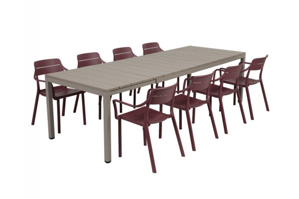 Nardi Rio havebord i latte med otte Cassia stabelstole i Borgogna
