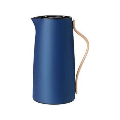 Se Stelton - Emma termokande - kaffe 1,2 l. - dark blue ❤ Stort online udvalg i Stelton ❤ Meget billig fragt og hurtig levering: 1 - 2 hverdage - Varenummer: RKTK-ST-X-200-7 og barcode / Ean: '5709846025646 på lager - Udsalg på Spar op til 57% - Over 1334 design brands på udsalg