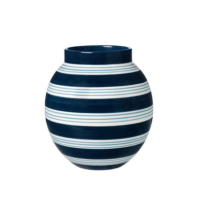 Se Kähler Omaggio Nuovo vase mørkeblå, H20,5 cm ✔ Kæmpe udvalg i Kähler ✔ Hurtig levering: 1 - 2 Hverdage samt billig fragt - Varenummer: KTT-564532-01 og barcode / Ean: '5703779185071 på lager - Udsalg på Indretning - Dekoration - Vaser Spar op til 61% - Over 785 kendte brands på udsalg