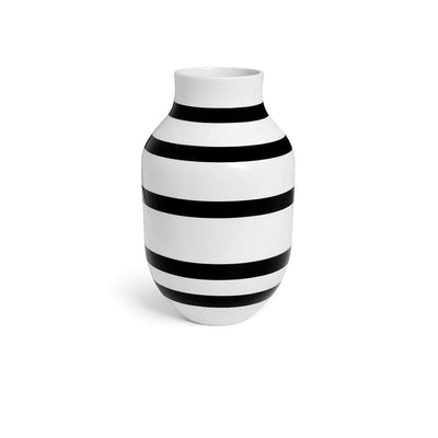 Se Kähler - Omaggio vase 30 cm, sort ✔ Kæmpe udvalg i Kähler ✔ Hurtig levering: 1 - 2 Hverdage samt billig fragt - Varenummer: RKTK-K690182 og barcode / Ean: '5703779015248 på lager - Udsalg på Spar op til 66% - Over 1354 design brands på udsalg