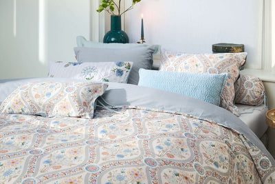 Se billigt tilbud på Pip Ornamento Ramo White 140x220 sengetøj! Udsalg på over 1354 design mærker. Hurtig levering, billig fragt. Spar op til 63%.