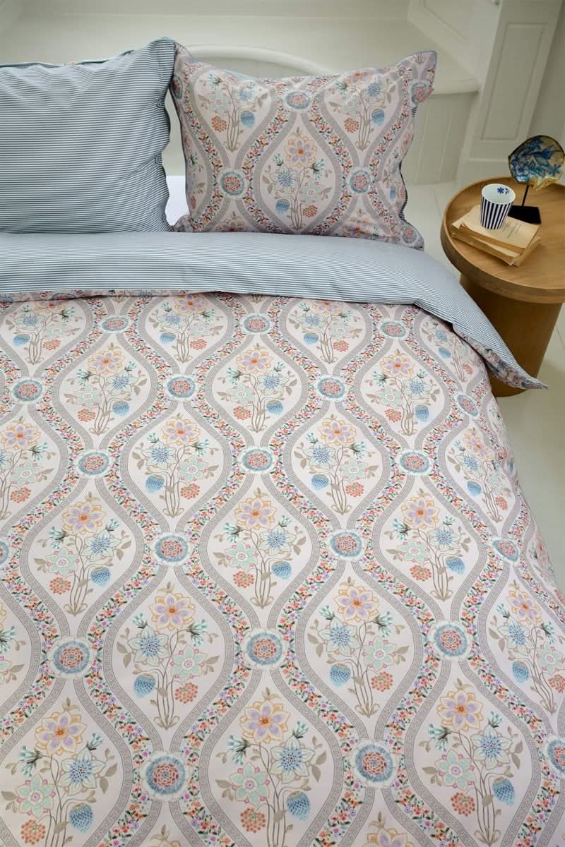 Se billigt tilbud på Pip Ornamento Ramo White 140x200 sengetøj! Udsalg på over 1354 design mærker. Hurtig levering, billig fragt. Køb nu!