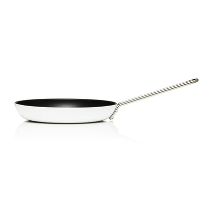 Se Eva Solo Eva Trio White Line stegepande 24 cm ✔ Kæmpe udvalg i Eva Solo ✔ Hurtig levering: 1 - 2 Hverdage samt billig fragt - Varenummer: NDN-12664-02 og barcode / Ean: '5706631037815 på lager - Udsalg på Home & Garden - Kitchen & Dining - Cookware & Bakeware - Cookware - Skillets & Frying Pans Spar op til 52% - Over 1354 design mærker på udsalg