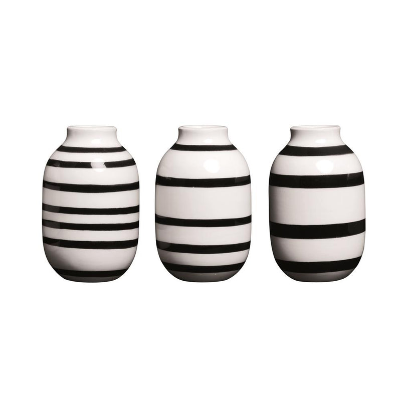 Se Kähler Omaggio vase miniature 3 stk sort-hvid ✔ Kæmpe udvalg i Kähler ✔ Hurtig levering: 1 - 2 Hverdage samt billig fragt - Varenummer: KTT-17862-01 og barcode / Ean: &