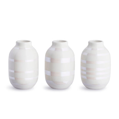 Se Kähler Omaggio vase miniature 3 stk perlemor-hvid ✔ Kæmpe udvalg i Kähler ✔ Hurtig levering: 1 - 2 Hverdage samt billig fragt - Varenummer: NDN-17862-07 og barcode / Ean: '5703779160535 på lager - Udsalg på Home & Garden - Decor - Vases Spar op til 65% - Over 1354 kendte brands på udsalg