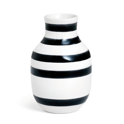 Se Kähler Omaggio vase lille sort ✔ Kæmpe udvalg i Kähler ✔ Hurtig levering: 1 - 2 Hverdage samt billig fragt - Varenummer: NDN-17863-01 og barcode / Ean: '5703779119601 på lager - Udsalg på Home & Garden - Decor - Vases Spar op til 64% - Over 1354 kendte brands på udsalg