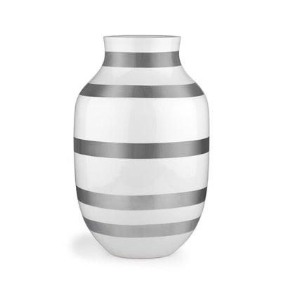 Se Kähler Omaggio vase sølv stor ✔ Kæmpe udvalg i Kähler ✔ Hurtig levering: 1 - 2 Hverdage samt billig fragt - Varenummer: NDN-22363-03 og barcode / Ean: '5703779152134 på lager - Udsalg på Home & Garden - Decor - Vases Spar op til 67% - Over 1312 kendte brands på udsalg