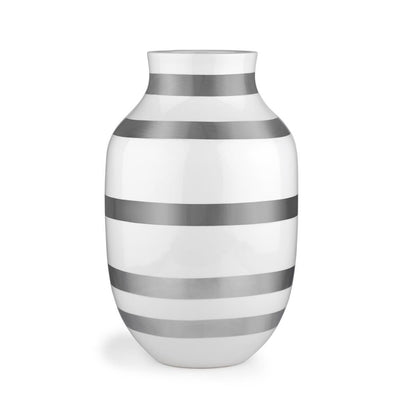 Se Kähler Omaggio vase sølv stor ✔ Kæmpe udvalg i Kähler ✔ Hurtig levering: 1 - 2 Hverdage samt billig fragt - Varenummer: KTT-22363-03 og barcode / Ean: '5703779152134 på lager - Udsalg på Indretning - Dekoration - Vaser Spar op til 62% - Over 1354 design brands på udsalg