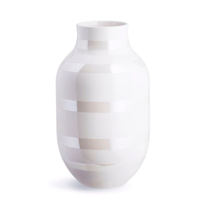 Se Kähler Omaggio Vase perlemor stor ❤ Stort online udvalg i Kähler ❤ Meget billig fragt og hurtig levering: 1 - 2 hverdage - Varenummer: NDN-26525-03 og barcode / Ean: '5703779160504 på lager - Udsalg på Home & Garden - Decor - Vases Spar op til 52% - Over 1334 design mærker på udsalg