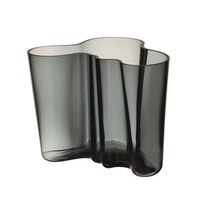Se Iittala Alvar Aalto vase mørkegrå 160 mm ✔ Kæmpe udvalg i Iittala ✔ Hurtig levering: 1 - 2 Hverdage samt billig fragt - Varenummer: KTT-27648-02 og barcode / Ean: '6411923657037 på lager - Udsalg på Indretning - Dekoration - Vaser Spar op til 66% - Over 1354 kendte brands på udsalg