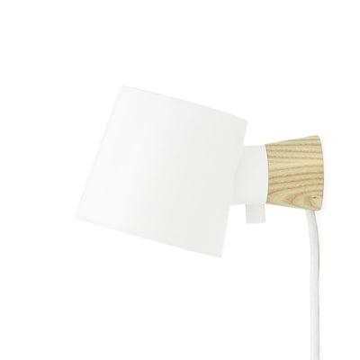 Se Normann Copenhagen Rise væglampe hvid ✔ Kæmpe udvalg i Normann Copenhagen ✔ Hurtig levering: 1 - 2 Hverdage samt billig fragt - Varenummer: NDN-28254-01 og barcode / Ean: '5712396012592 på lager - Udsalg på Home & Garden - Lighting - Lighting Fixtures - Wall Light Fixtures Spar op til 53% - Over 1112 kendte brands på udsalg