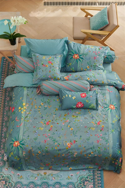 Se billigt Pip Studio sengetøj til dobbeltdyne på udsalg! Petit Fleurs Blue - 200 x 220 + 2 stk. 60 x 63. Stort udvalg, hurtig levering og billig fragt. Spar op til 66%.