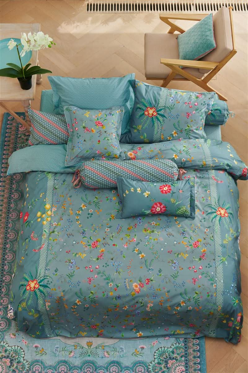 Se billigt Pip Studio sengetøj til dobbeltdyne på udsalg! Petit Fleurs Blue - 200 x 220 + 2 stk. 60 x 63. Stort udvalg, hurtig levering og billig fragt. Spar op til 66%.