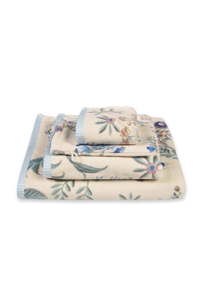 Se Pip Studio Secret Garden WhiteBlue 70x140 på udsalg! Billig fragt & hurtig levering. Køb online nu med tilbud. Over 1354 design mærker på udsalg.