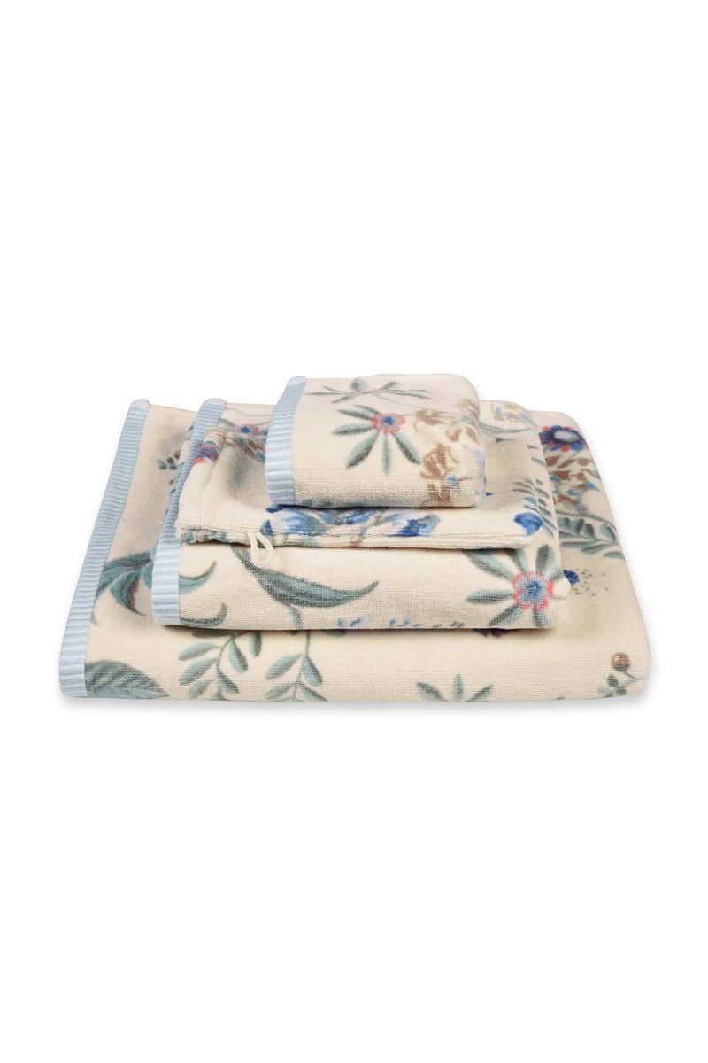 Se Pip Studio Secret Garden WhiteBlue 70x140 på udsalg! Billig fragt & hurtig levering. Køb online nu med tilbud. Over 1354 design mærker på udsalg.