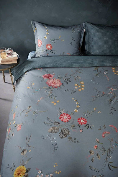Se PIP Fleur Grandeur Blue 140x200 på udsalg! Billig fragt & hurtig levering. Spar op til 58% på sengetøj. Køb online nu!