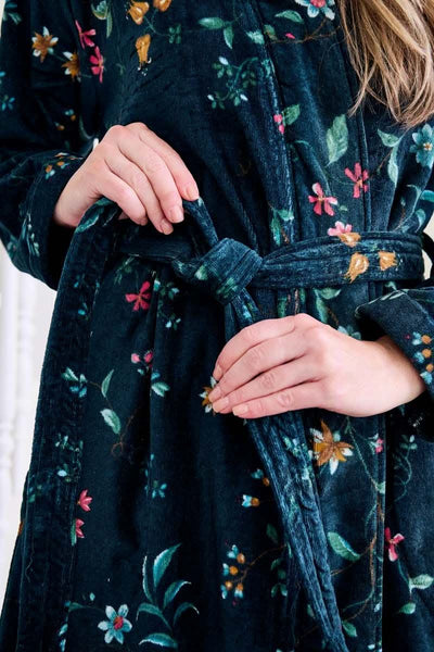 Se tilbud på Pip Studio badekåbe Les Fleurs Dark Blue XS! Billigt udsalg - Køb online nu. Hurtig levering (1-2 dage) & billig fragt. Varenummer: CADEC-225588. Spar op til 56%.