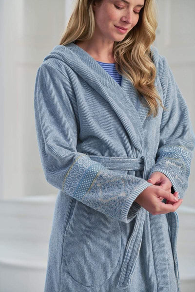 Se billigt tilbud på PIP Soft Zellige Bathrobe Blue Grey XS! Udsalg på Pip Studio - Køb online nu! Hurtig levering, billig fragt. Varenummer: CADEC-320912. Spar op til 64%.