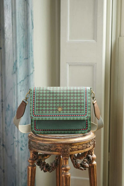 Se tilbud på Cross Body Flap Clover Green 25x7x20cm! Billigt udsalg på Tøj & Accessories. Spar op til 56%. Hurtig levering: 1-2 hverdage.