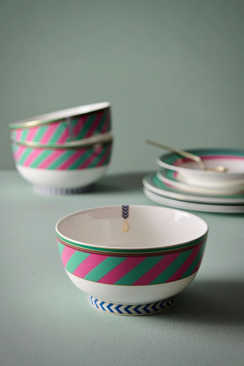 Se tilbud på Bowl Chique Stripes Pink-Green 15.5cm! Billigt udsalg på Pip Studio. Køb online nu! Hurtig levering, 1-2 hverdage. Varenummer: CADEC-51.003.256. Spar op til 52%.