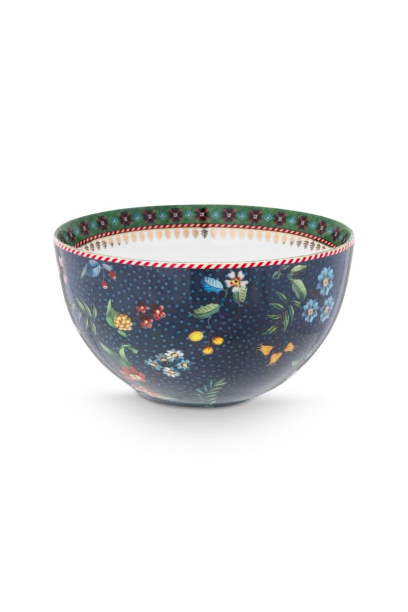 Se billigt tilbud på Bowl Berry Blues Blue 15cm! Spar op til 59% på Pip Studio. Hurtig levering, billig fragt. Køb nu!